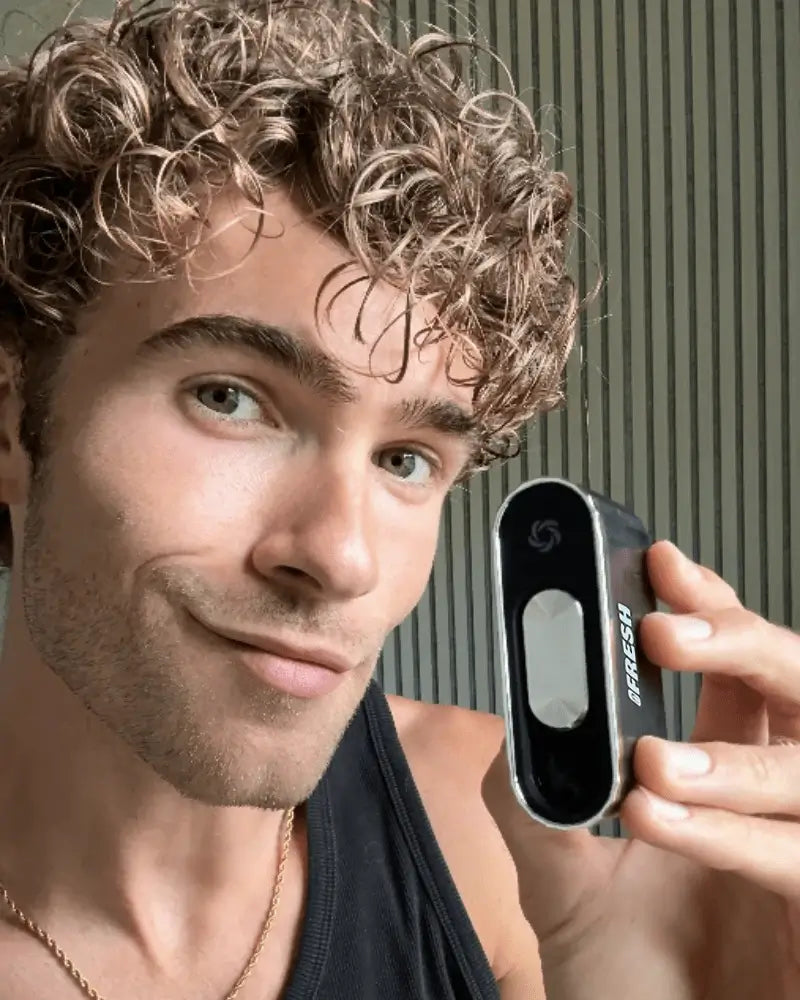 Happy user with iFresh – date-ready breath in just one spray!
